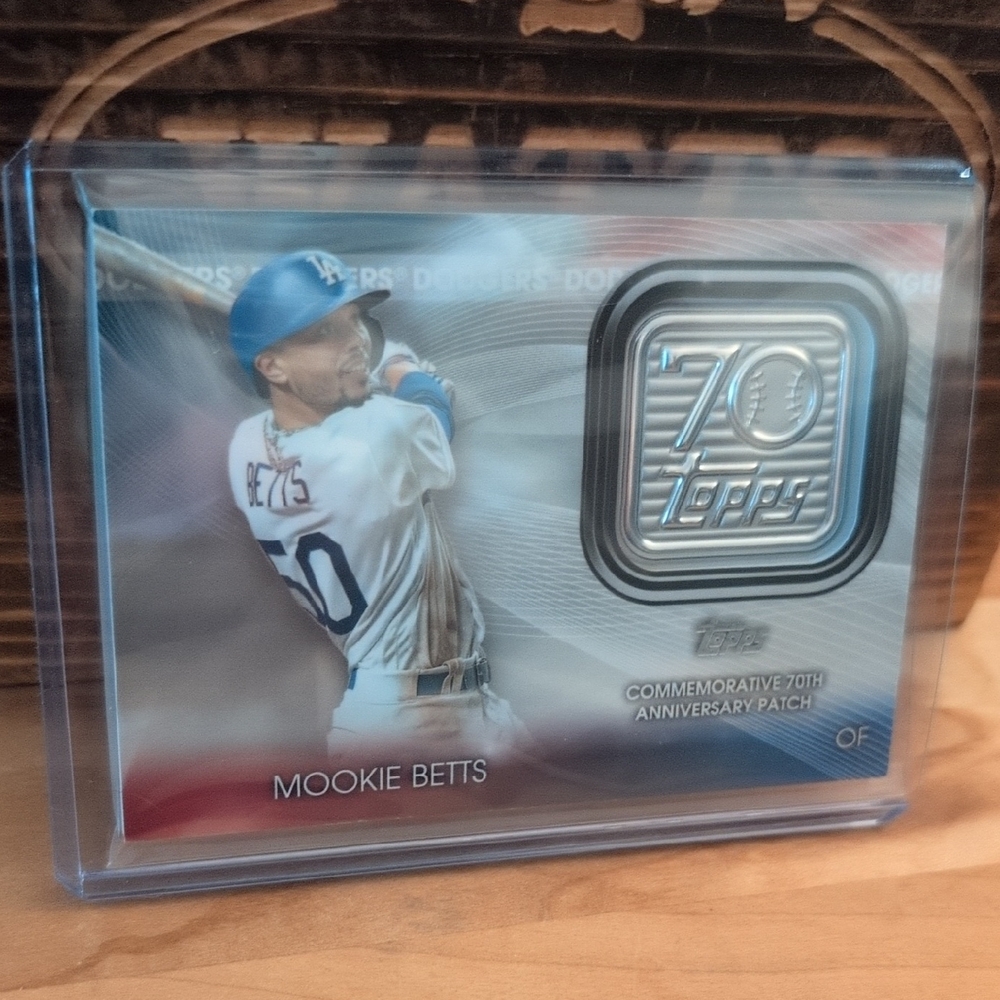 2021 Topps Mookie Betts 70th Anniversary Commemorative Patch Los Angeles Dodgers